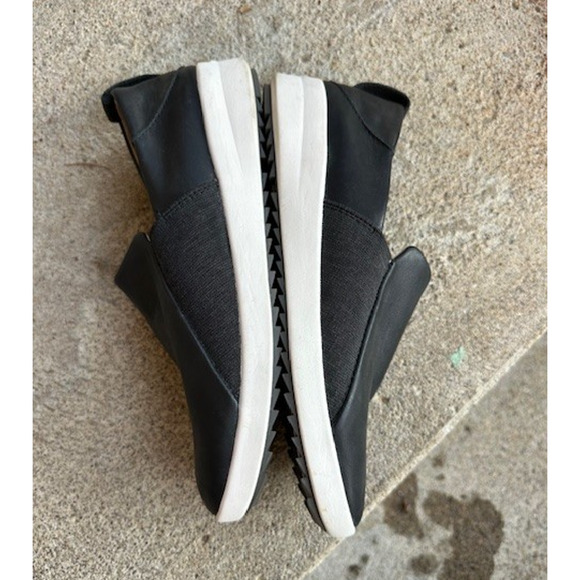 Olukai Women's Malua Slip On Black Leather Boat Shoes / Size 8 - Picture 6 of 7